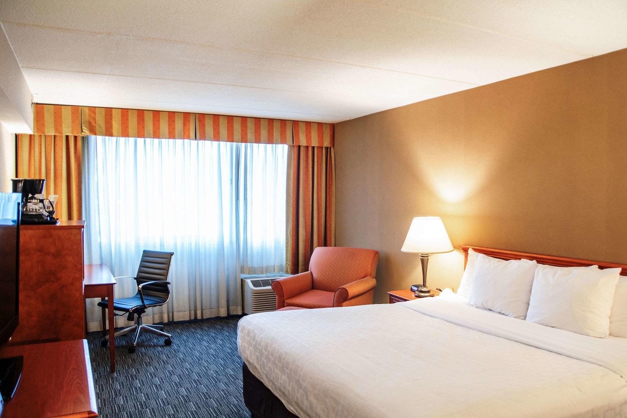 Clarion Hotel & Convention Center Joliet Exterior foto
